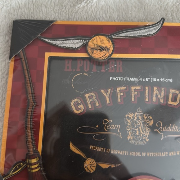 Harry Potter Gryffindor Photo frame picture frame 4 x 6” new Hogwarts School of - Picture 5 of 5